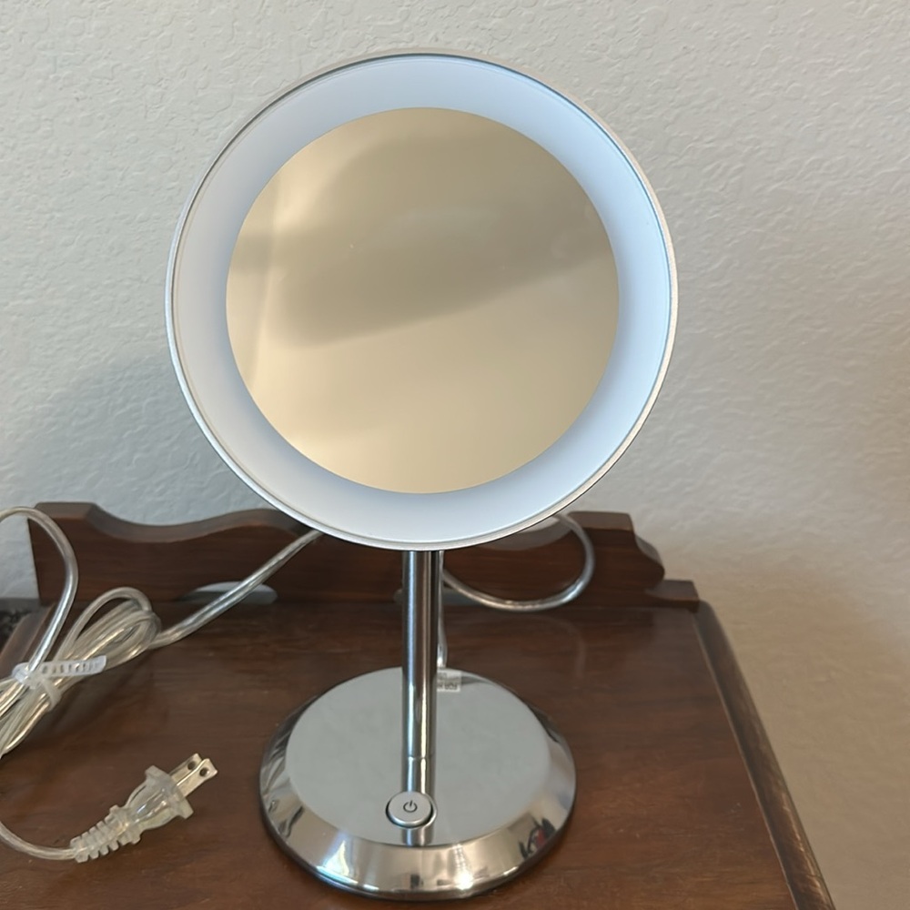 Conair magnifying light mirror